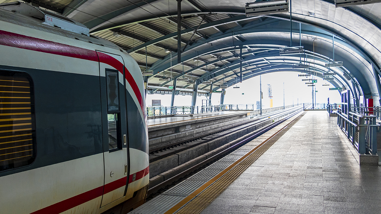 vecteezy_train-metro-1280x720.jpg Metro station